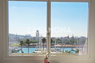 Modern Apartment an Elevator, Views of the Harbour, the Luxury Yachts and the whole Barcelona city