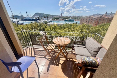 3-Bedroom Apartment ,Harbour Views on Joan de Borbó and a amazing terrace and an Elevator 