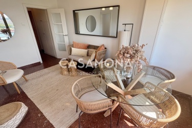 3-Bedroom Apartment ,Harbour Views on Joan de Borbó and a amazing terrace and an Elevator 