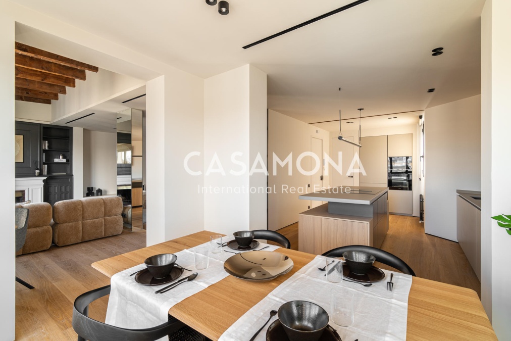 Exceptional 4-Bedroom Luxury Residence with Terrace on Calle Muntaner Exceptional 4-Bedroom Luxury Residence with Terrace on Calle Muntaner