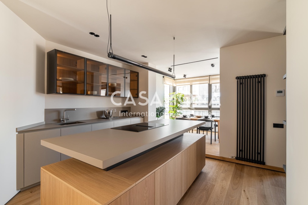 Exceptional 4-Bedroom Luxury Residence with Terrace on Calle Muntaner Exceptional 4-Bedroom Luxury Residence with Terrace on Calle Muntaner