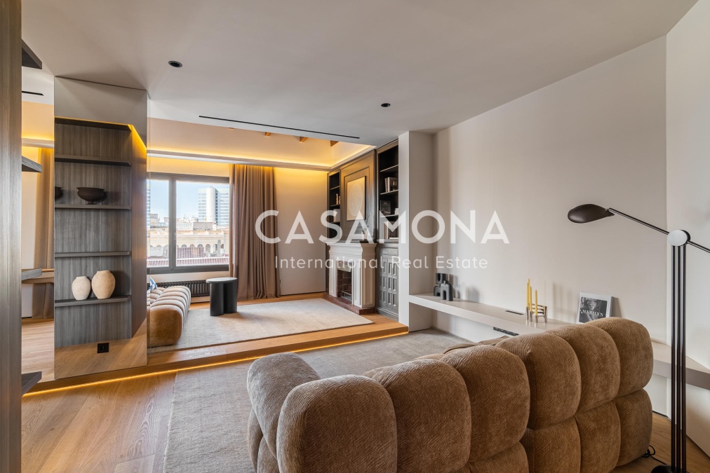 Exceptional 4-Bedroom Luxury Residence with Terrace on Calle Muntaner Exceptional 4-Bedroom Luxury Residence with Terrace on Calle Muntaner