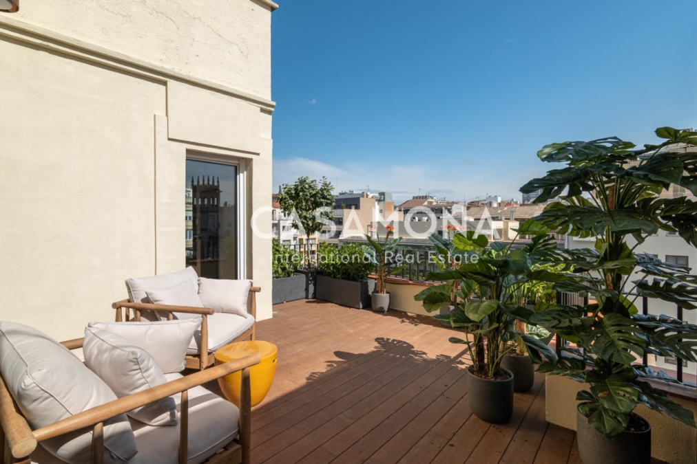 Exceptional 4-Bedroom Luxury Residence with Terrace on Calle Muntaner Exceptional 4-Bedroom Luxury Residence with Terrace on Calle Muntaner