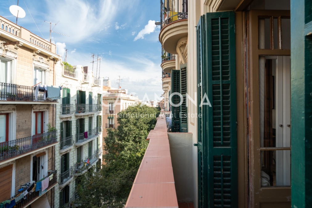 Renovated 3 Bedroom Apartment in Poble Sec
