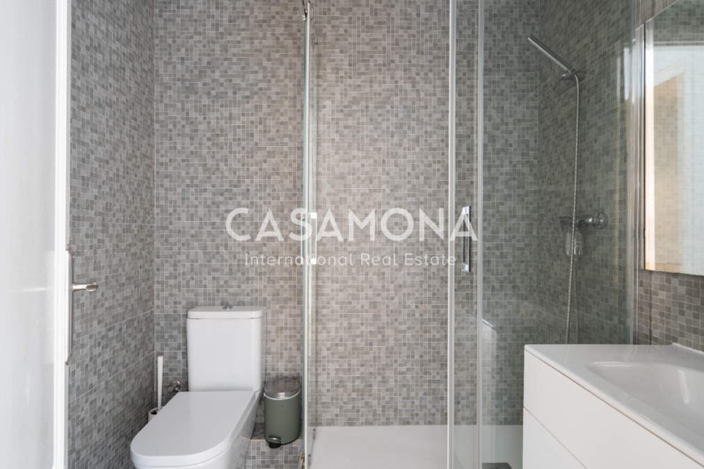 Renovated 3 Bedroom Apartment in Poble Sec