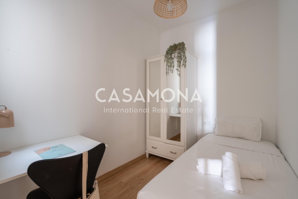Renovated 3 Bedroom Apartment in Poble Sec