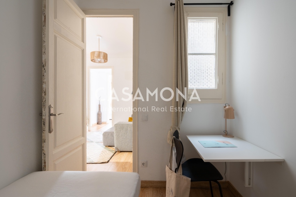 Renovated 3 Bedroom Apartment in Poble Sec