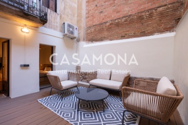 Stylish Apartment with Patio in Eixample Dreta