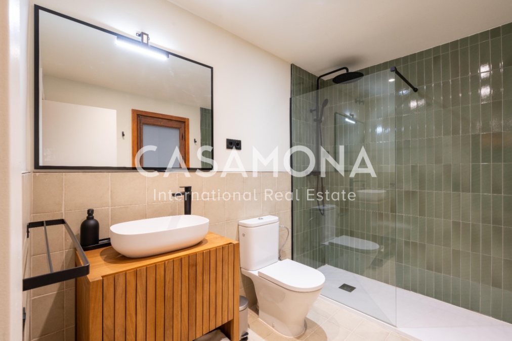 Stylish Apartment with Patio in Eixample Dreta