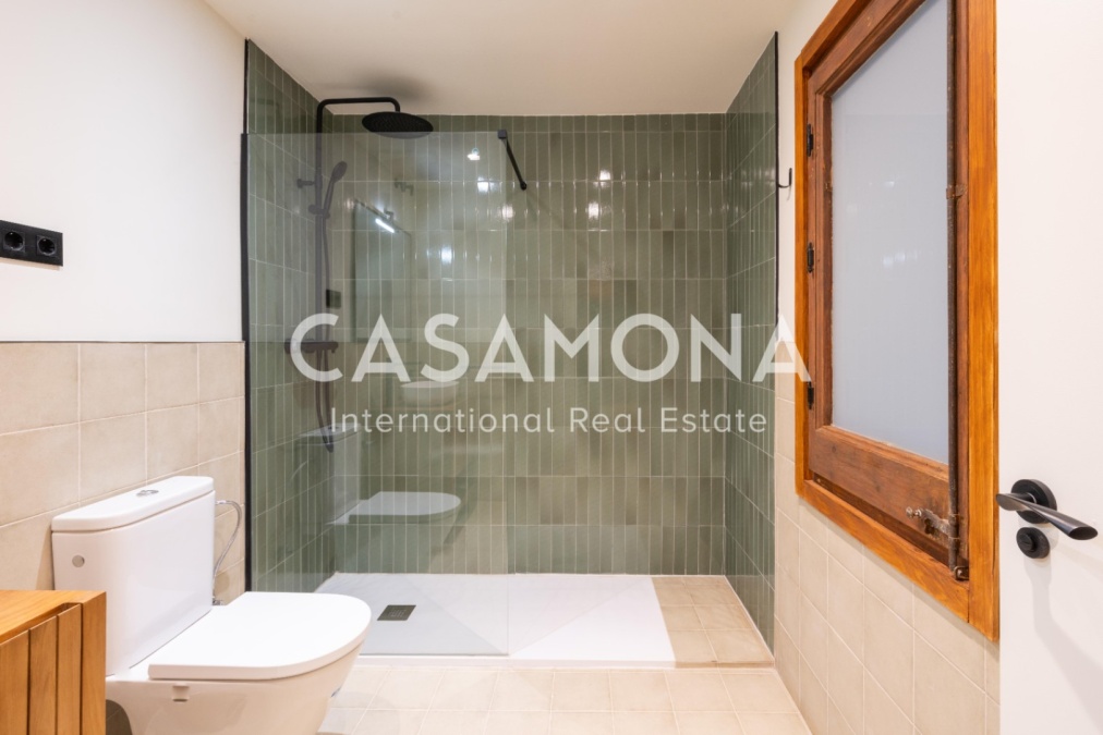 Stylish Apartment with Patio in Eixample Dreta