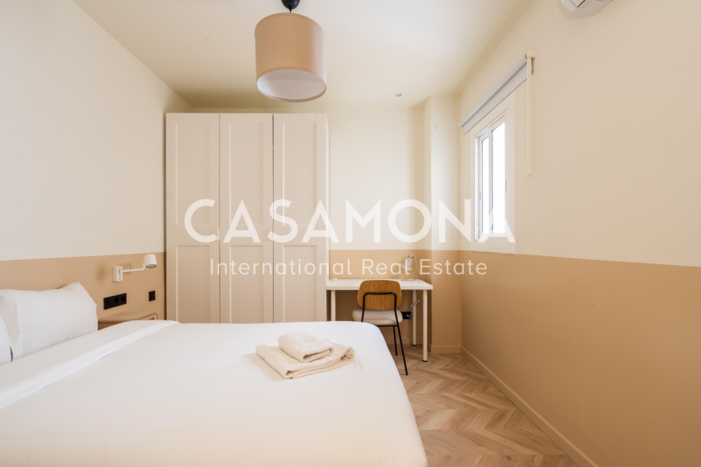 3-Bed Catalan-Style Apartment with Balcony in Eixample Dreta, Steps from Sagrada Família