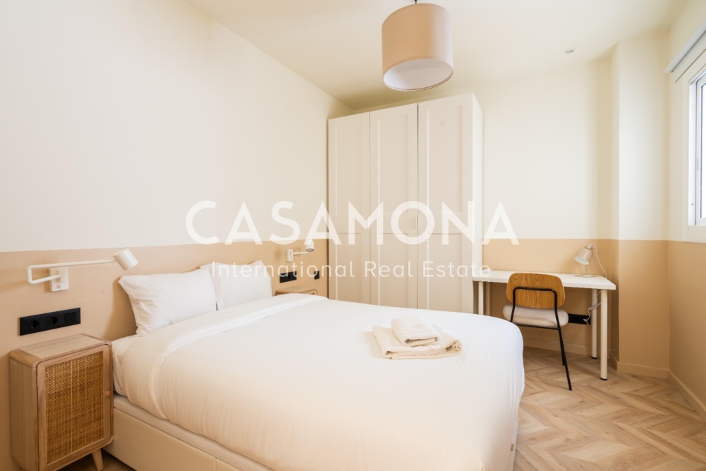 3-Bed Catalan-Style Apartment with Balcony in Eixample Dreta, Steps from Sagrada Família