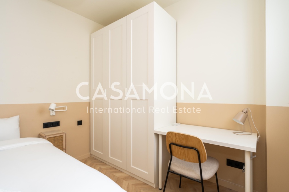 3-Bed Catalan-Style Apartment with Balcony in Eixample Dreta, Steps from Sagrada Família