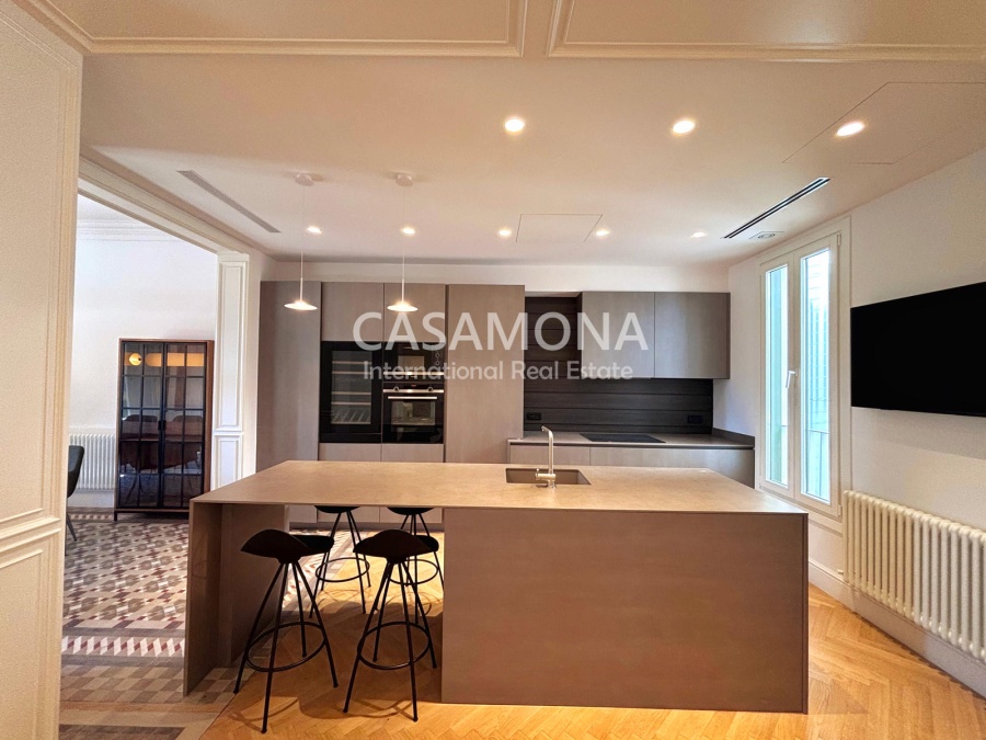 APARTAMENTO LUJOSO Y ESPACIOSO EN ALQUILER – LUZ, CONFORT Y AUTÉNTICO DISEÑO CATALÁN