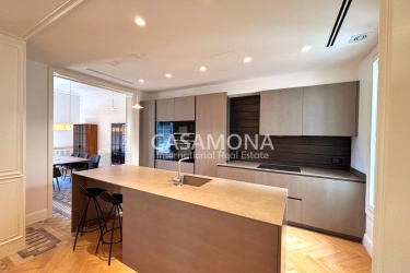 APARTAMENTO LUJOSO Y ESPACIOSO EN ALQUILER – LUZ, CONFORT Y AUTÉNTICO DISEÑO CATALÁN