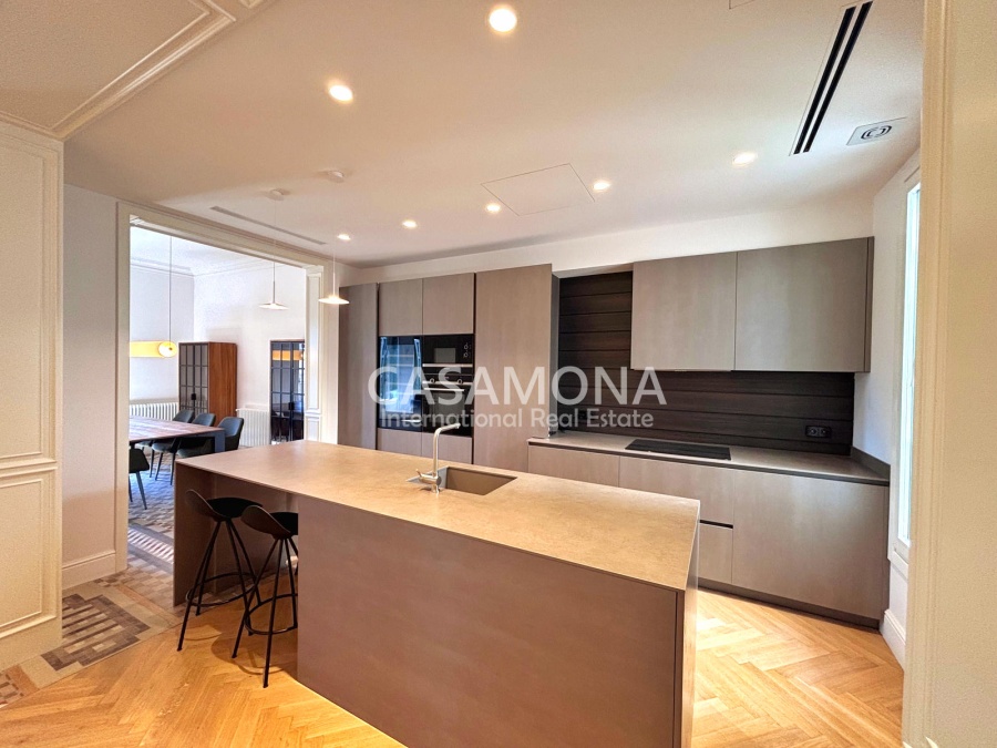 APARTAMENTO LUJOSO Y ESPACIOSO EN ALQUILER – LUZ, CONFORT Y AUTÉNTICO DISEÑO CATALÁN