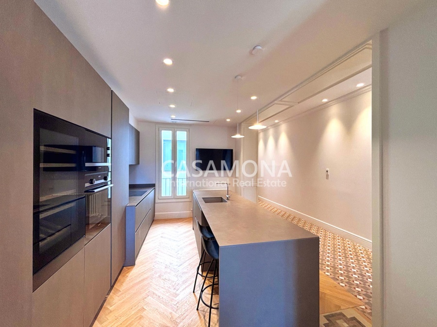 APARTAMENTO LUJOSO Y ESPACIOSO EN ALQUILER – LUZ, CONFORT Y AUTÉNTICO DISEÑO CATALÁN