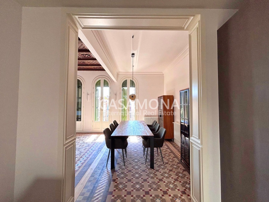 APARTAMENTO LUJOSO Y ESPACIOSO EN ALQUILER – LUZ, CONFORT Y AUTÉNTICO DISEÑO CATALÁN