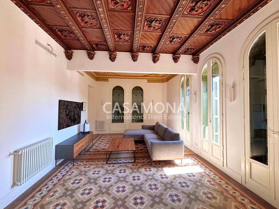 APARTAMENTO LUJOSO Y ESPACIOSO EN ALQUILER – LUZ, CONFORT Y AUTÉNTICO DISEÑO CATALÁN