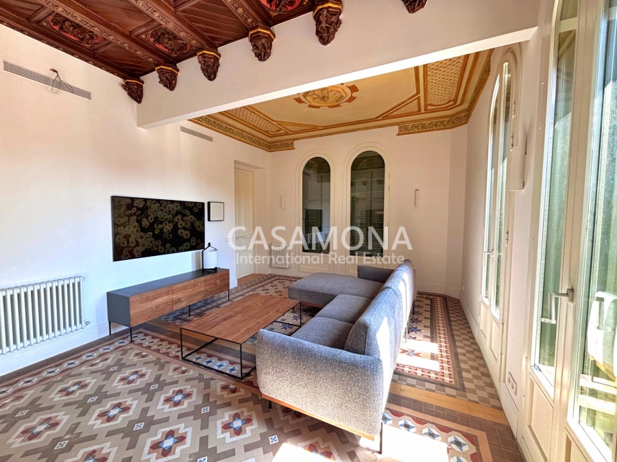 APARTAMENTO LUJOSO Y ESPACIOSO EN ALQUILER – LUZ, CONFORT Y AUTÉNTICO DISEÑO CATALÁN