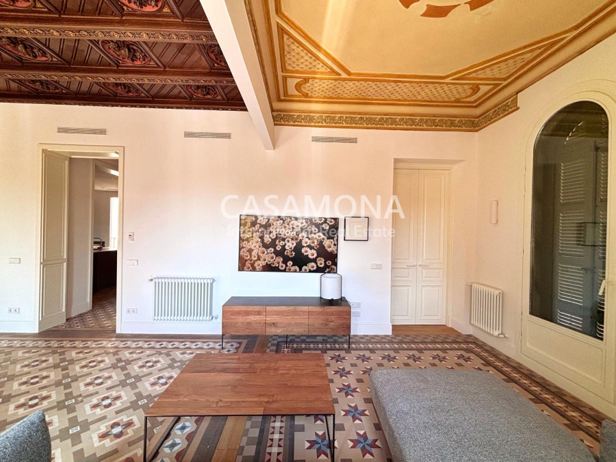 APARTAMENTO LUJOSO Y ESPACIOSO EN ALQUILER – LUZ, CONFORT Y AUTÉNTICO DISEÑO CATALÁN