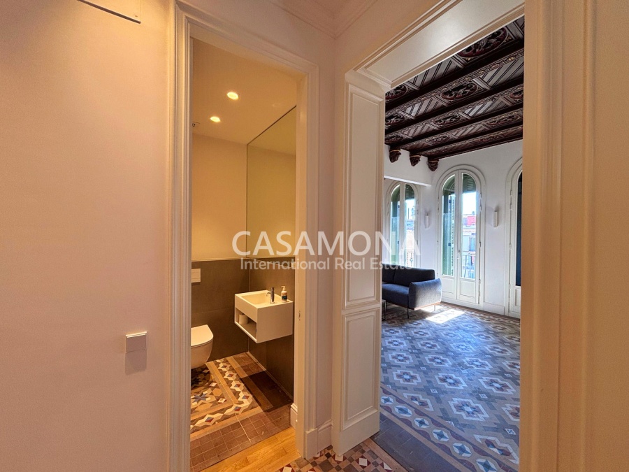 APARTAMENTO LUJOSO Y ESPACIOSO EN ALQUILER – LUZ, CONFORT Y AUTÉNTICO DISEÑO CATALÁN