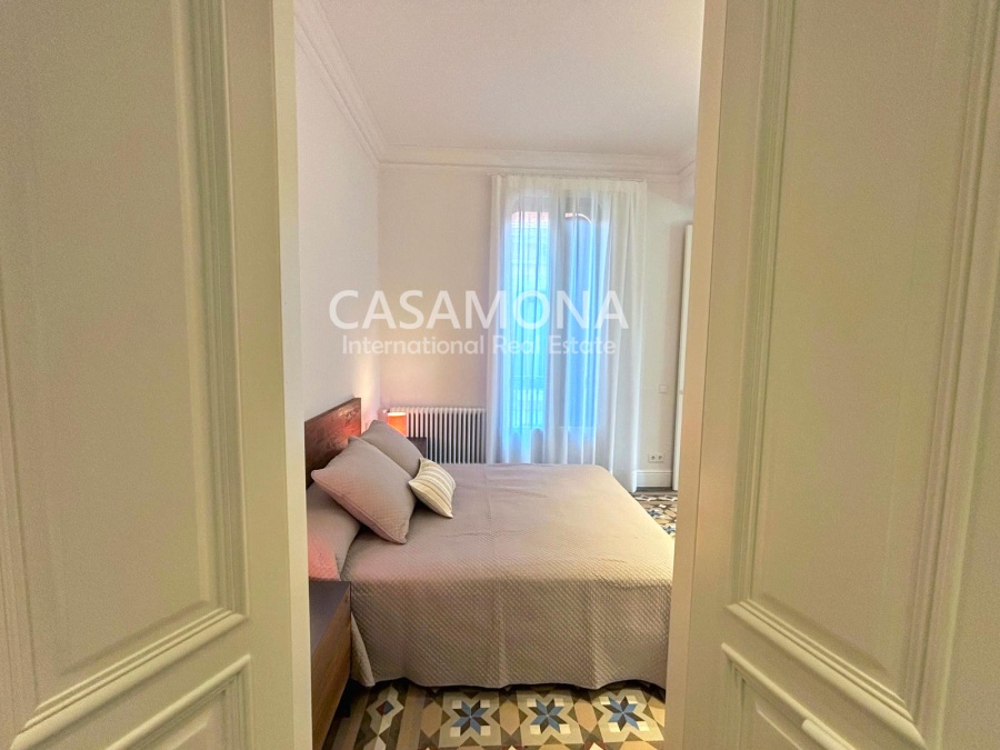 APARTAMENTO LUJOSO Y ESPACIOSO EN ALQUILER – LUZ, CONFORT Y AUTÉNTICO DISEÑO CATALÁN