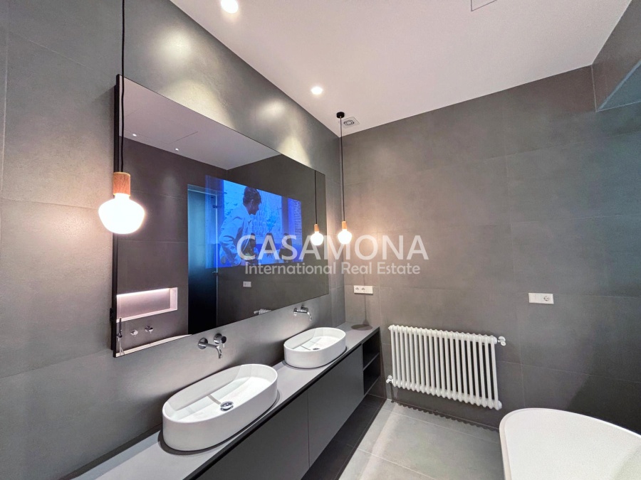 APARTAMENTO LUJOSO Y ESPACIOSO EN ALQUILER – LUZ, CONFORT Y AUTÉNTICO DISEÑO CATALÁN