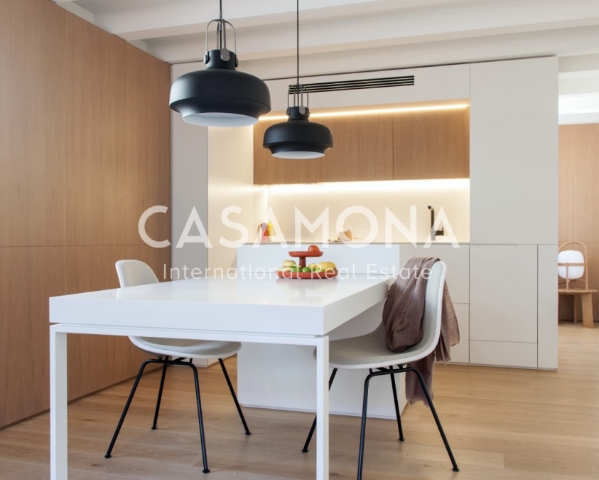Architect-Designed Penthouse with Rooftop Terrace & Iconic Views in Gràcia