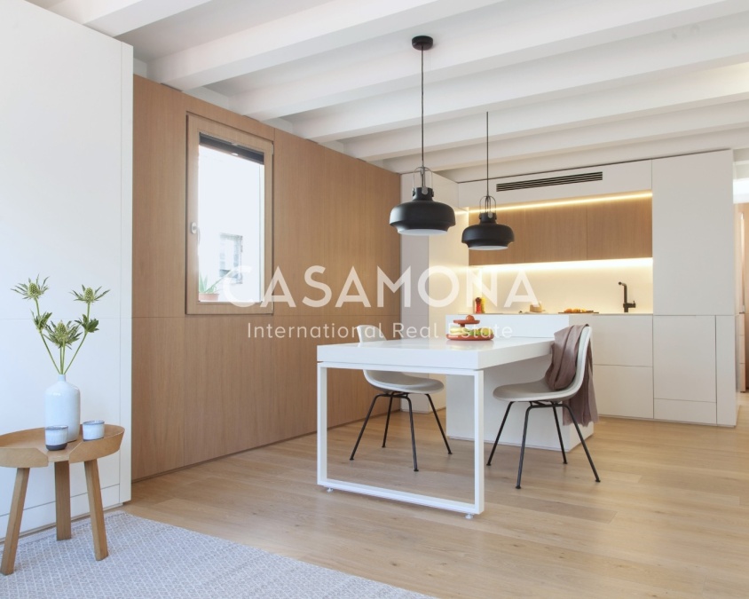 Architect-Designed Penthouse with Rooftop Terrace & Iconic Views in Gràcia