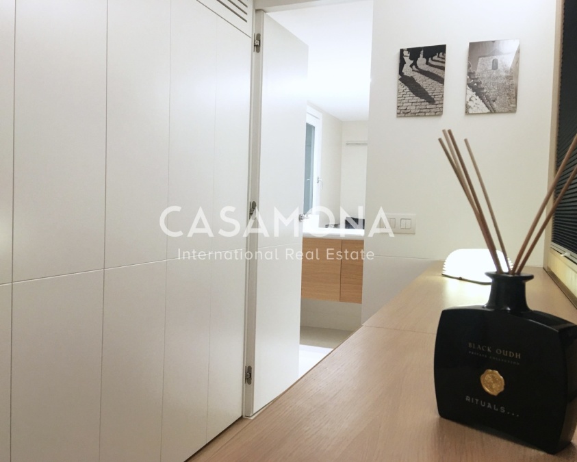 Architect-Designed Penthouse with Rooftop Terrace & Iconic Views in Gràcia