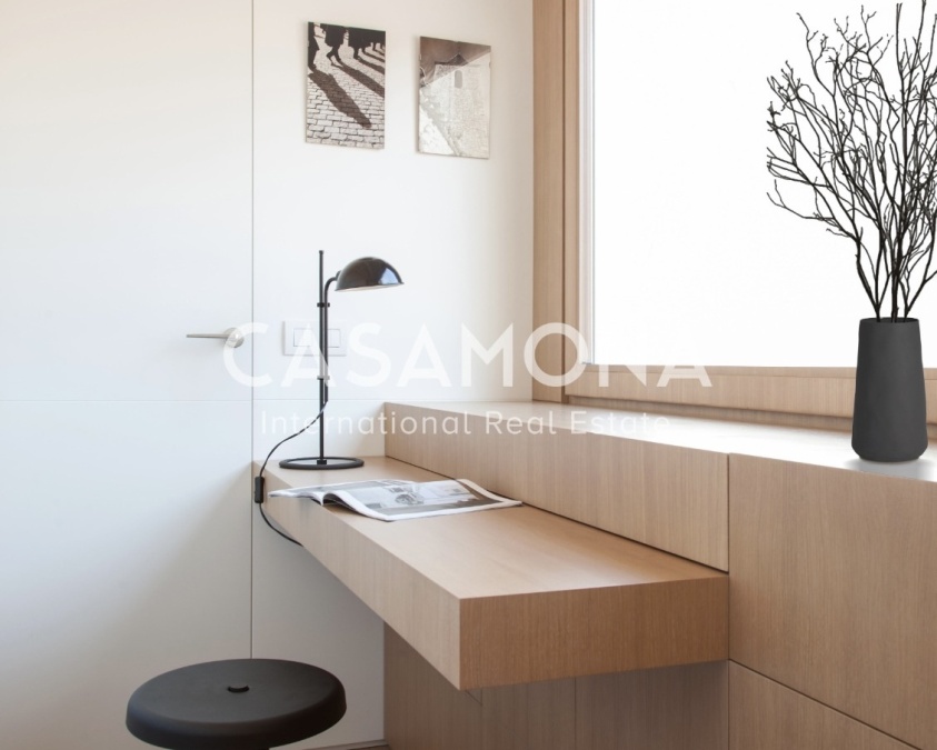 Architect-Designed Penthouse with Rooftop Terrace & Iconic Views in Gràcia