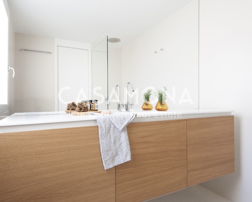 Von einem Architekten entworfenes Penthouse mit Dachterrasse und ikonischem Blick über Gràcia Von einem Architekten entworfenes Penthouse mit Dachterrasse und ikonischem Blick über Gràcia