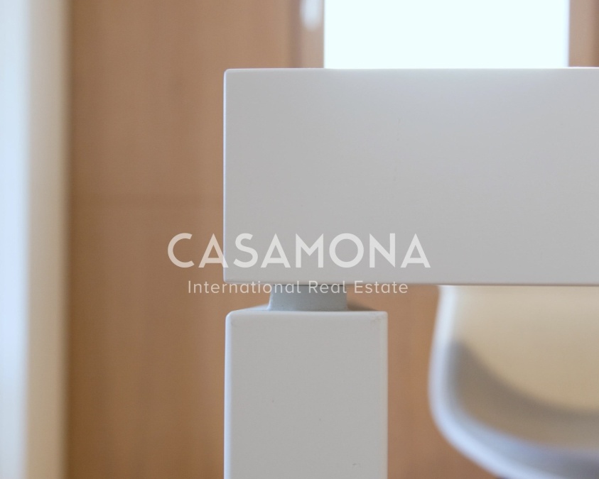 Architect-Designed Penthouse with Rooftop Terrace & Iconic Views in Gràcia
