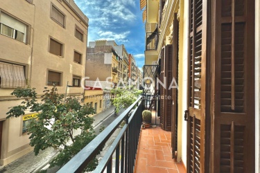 Encantador apartament reformat amb caràcter històric al Poble Sec Encantador apartament reformat amb caràcter històric al Poble Sec