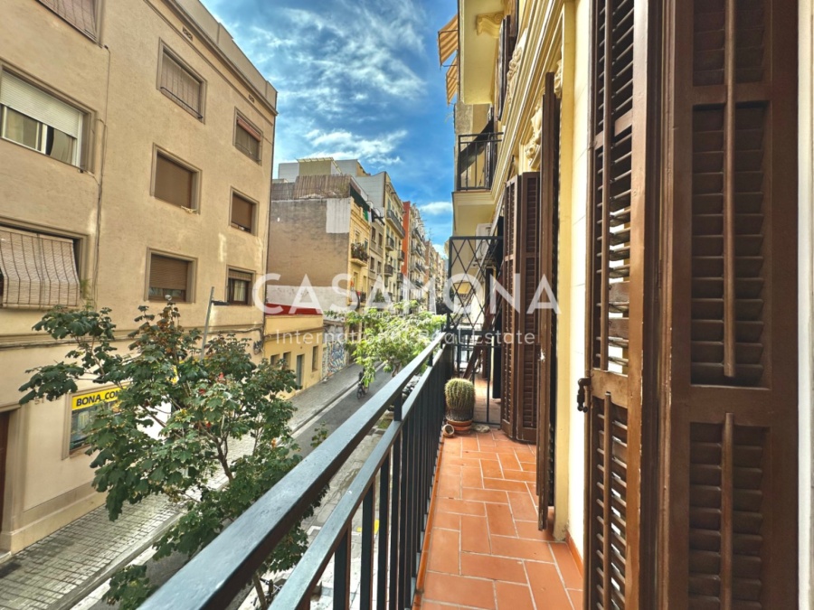 Encantador apartamento reformado con carácter histórico en Poble Sec Encantador apartamento reformado con carácter histórico en Poble Sec