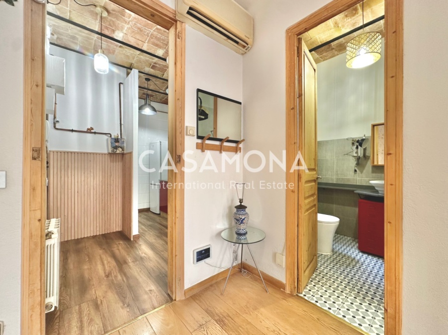 Encantador apartament reformat amb caràcter històric al Poble Sec