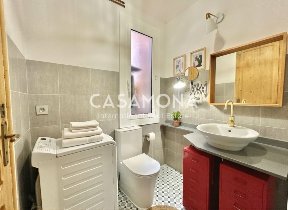 Encantador apartamento reformado con carácter histórico en Poble Sec Encantador apartamento reformado con carácter histórico en Poble Sec