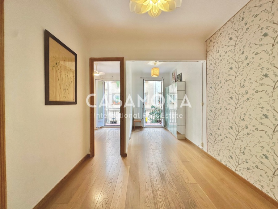 Appartement rénové avec charme historique à Poble Sec Appartement rénové avec charme historique à Poble Sec
