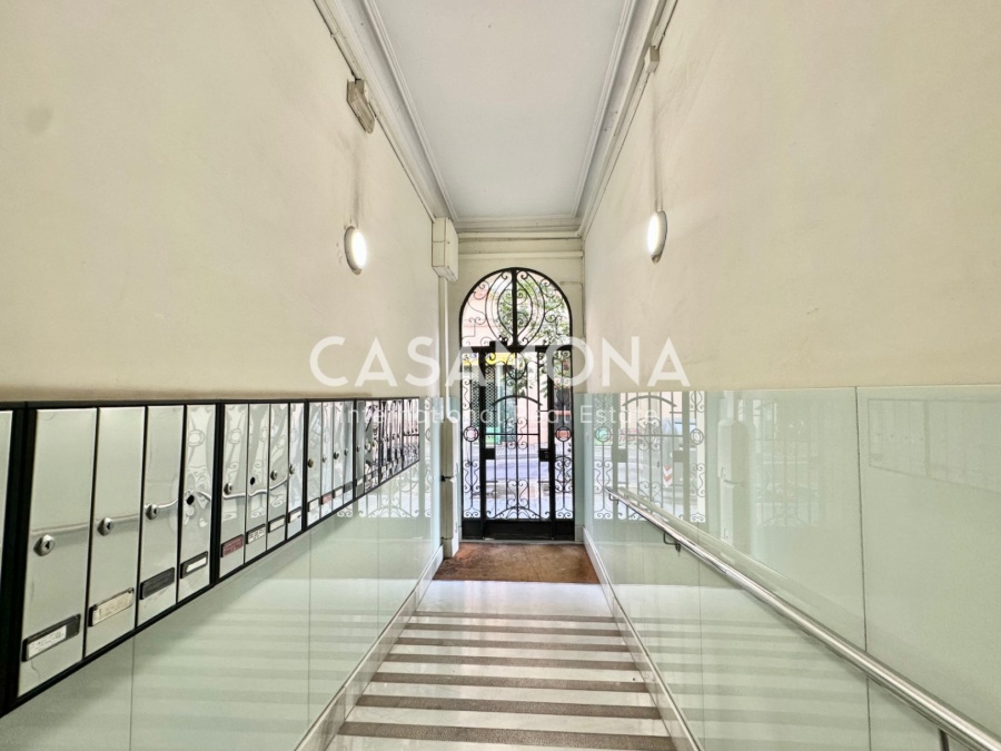 Encantador apartamento reformado con carácter histórico en Poble Sec Encantador apartamento reformado con carácter histórico en Poble Sec