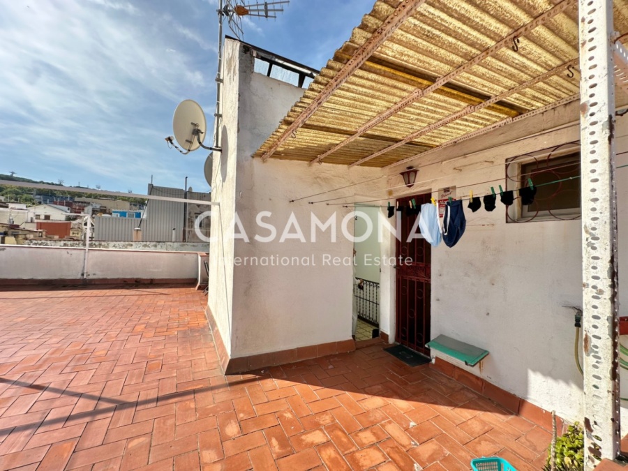 Encantador apartamento reformado con carácter histórico en Poble Sec Encantador apartamento reformado con carácter histórico en Poble Sec