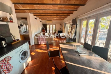 Bright & Cozy 2-Bedroom Apartment in a Prime Port Location Bright & Cozy 2-Bedroom Apartment in a Prime Port Location