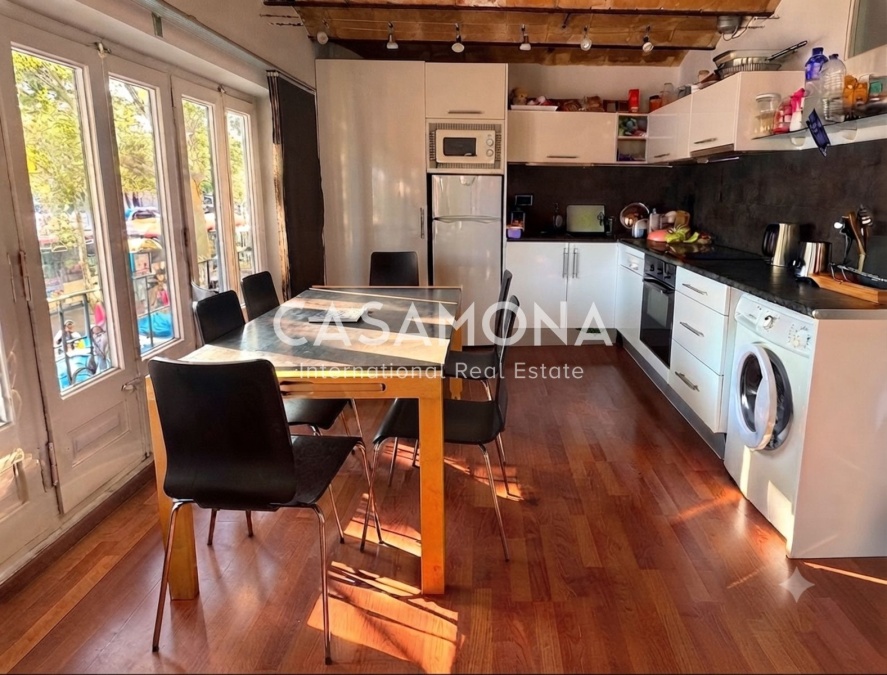 Bright & Cozy 2-Bedroom Apartment in a Prime Port Location Bright & Cozy 2-Bedroom Apartment in a Prime Port Location