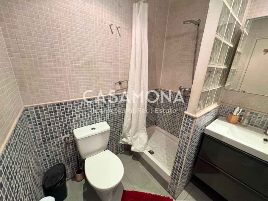 Bright & Cozy 2-Bedroom Apartment in a Prime Port Location Bright & Cozy 2-Bedroom Apartment in a Prime Port Location