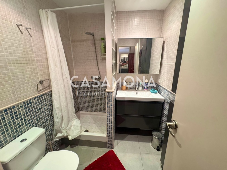 Bright & Cozy 2-Bedroom Apartment in a Prime Port Location Bright & Cozy 2-Bedroom Apartment in a Prime Port Location