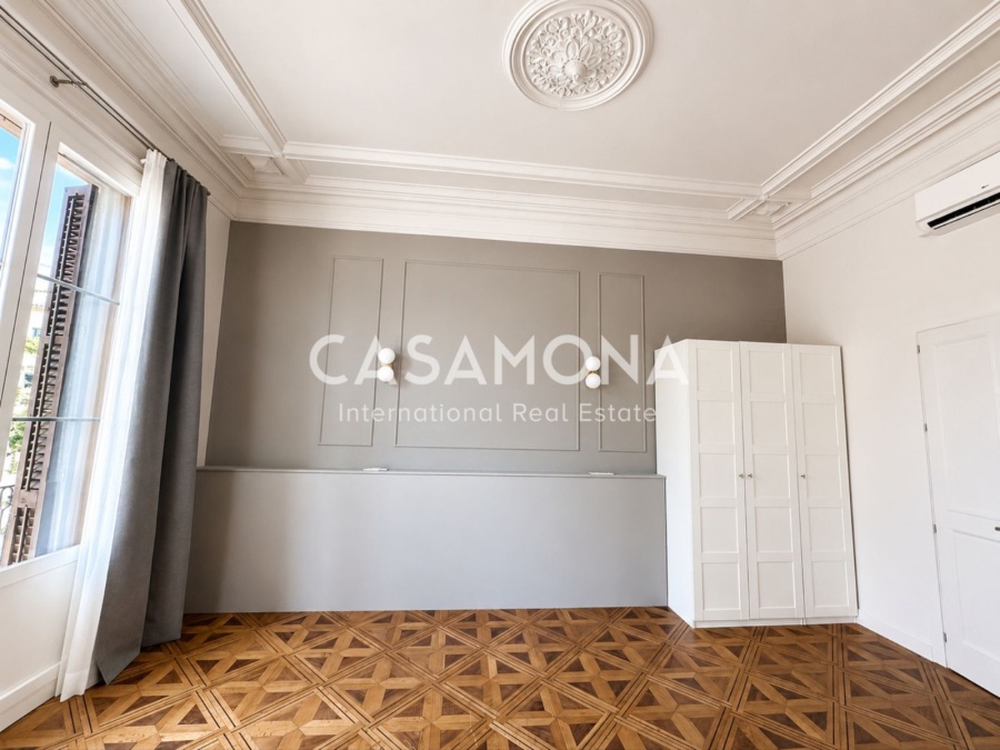 Luxury Heritage Apartment with Rooftop Pool & Sea Views in El Born Luxury Heritage Apartment with Rooftop Pool & Sea Views in El Born