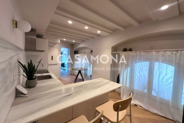 Bright 1-Bedroom Apartment in a Historic Building on Passeig d'Isabel II Bright 1-Bedroom Apartment in a Historic Building on Passeig d'Isabel II