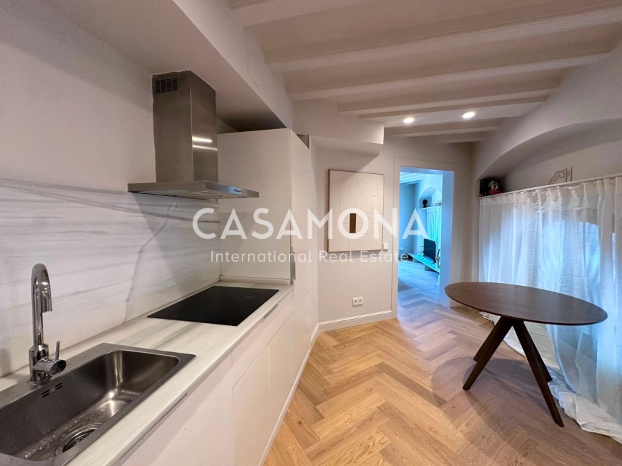 Bright 1-Bedroom Apartment in a Historic Building on Passeig d'Isabel II Bright 1-Bedroom Apartment in a Historic Building on Passeig d'Isabel II