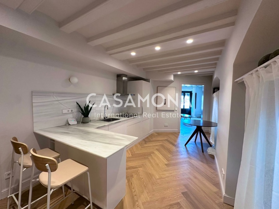 Bright 1-Bedroom Apartment in a Historic Building on Passeig d'Isabel II Bright 1-Bedroom Apartment in a Historic Building on Passeig d'Isabel II