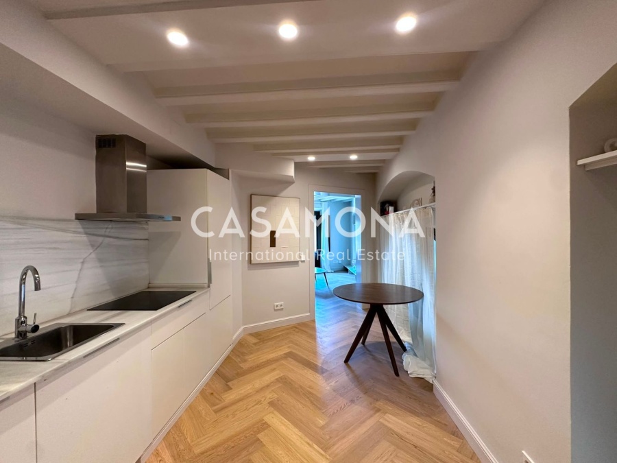Bright 1-Bedroom Apartment in a Historic Building on Passeig d'Isabel II Bright 1-Bedroom Apartment in a Historic Building on Passeig d'Isabel II